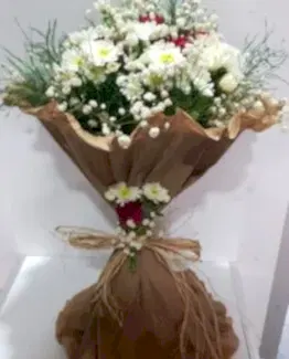 papatya ve gül buketi