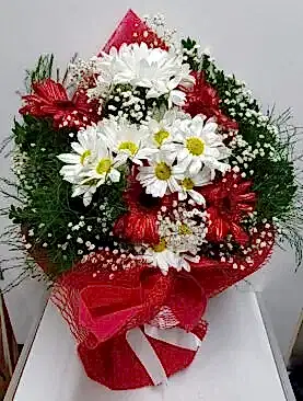 beyaz papatya kırmızı gerbera buket